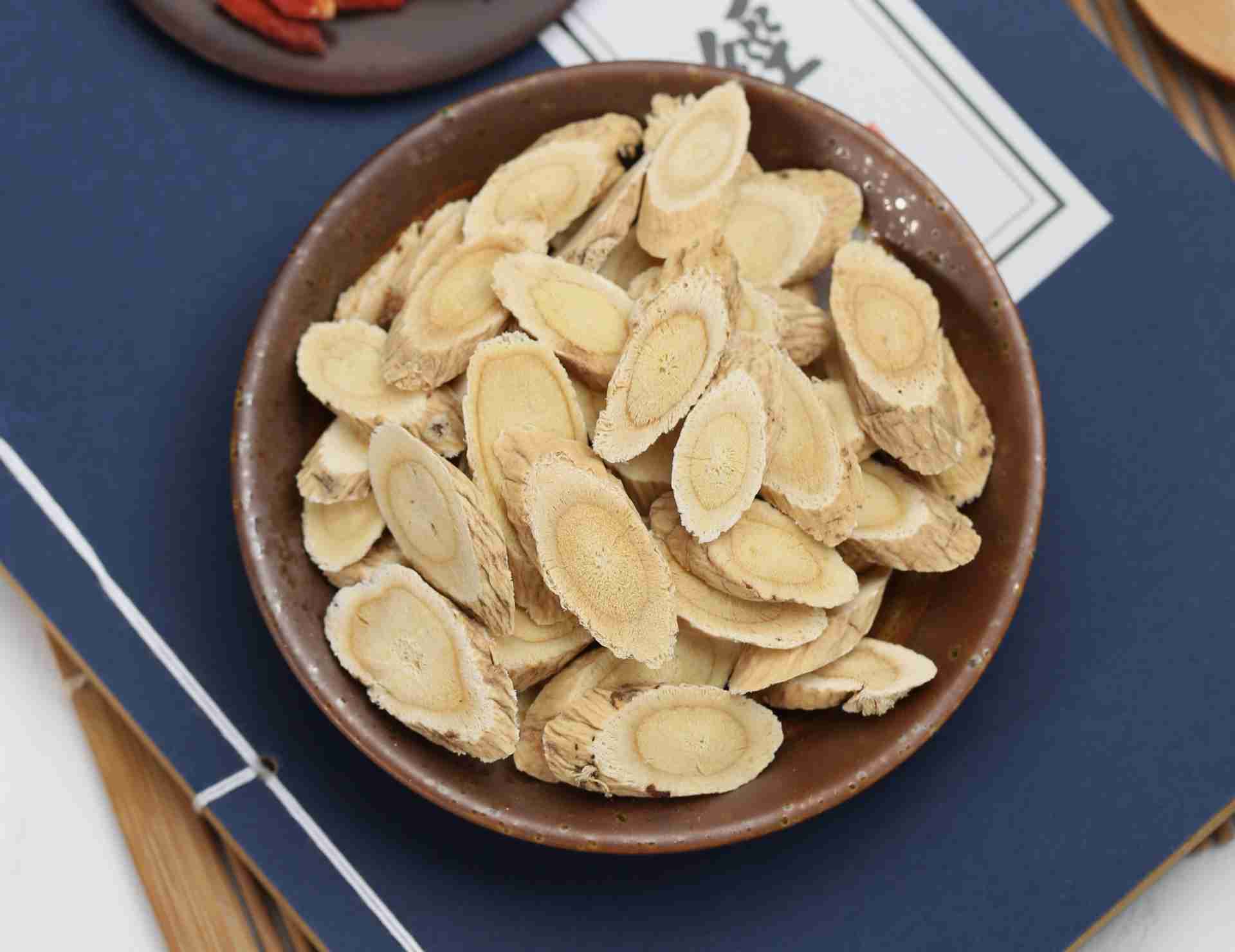 عشبة الجنسنج فوائدها الصحية واستخداماتها