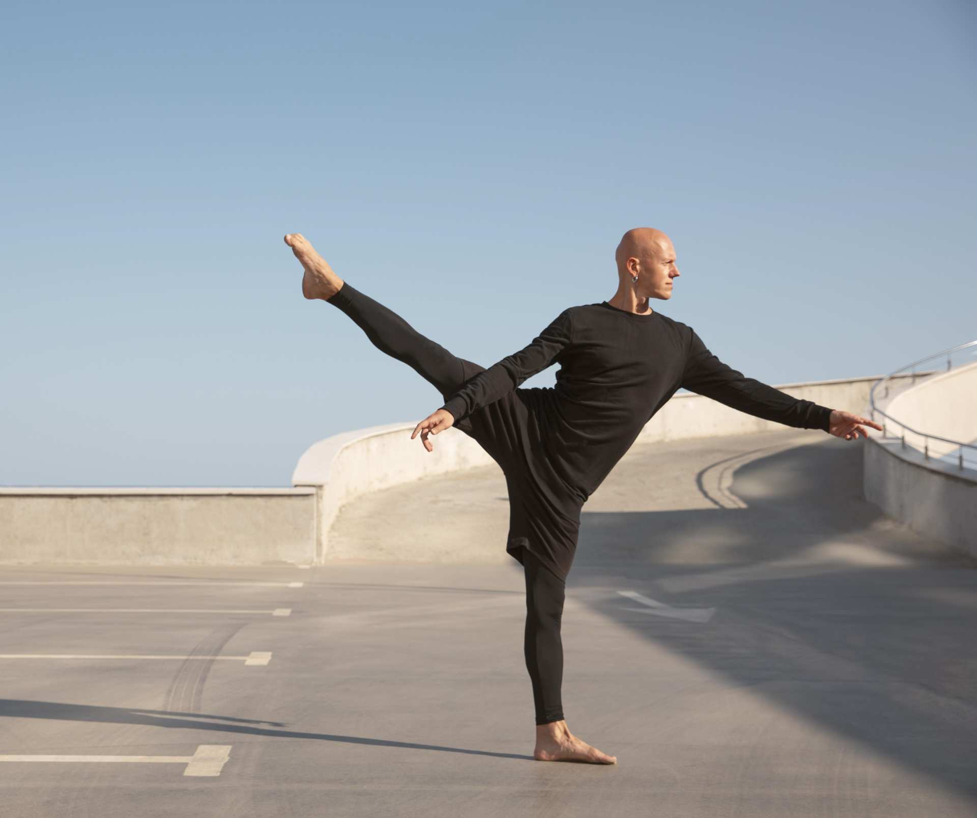 مرونة تطلق القوة: كيف تصنع المرونة ركلات أقوى في الكاراتيه؟